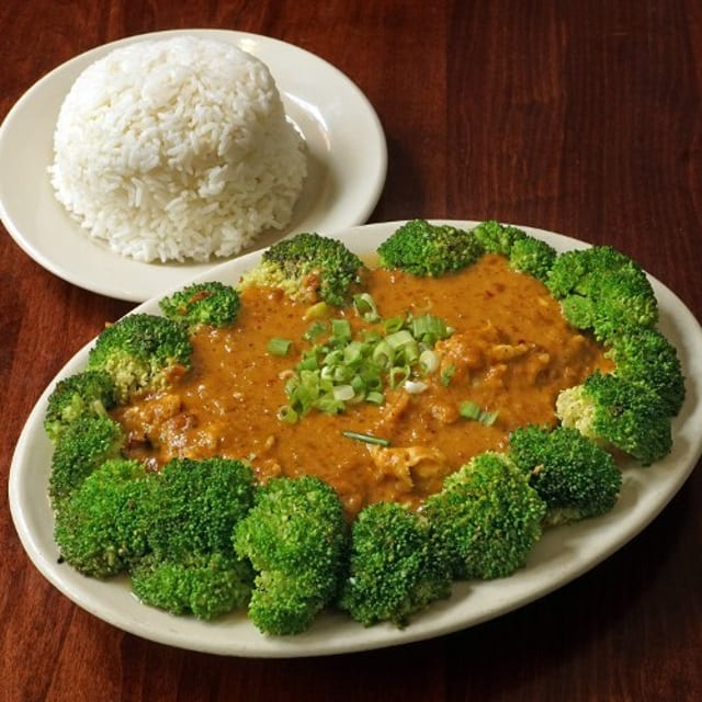 Pharam Rong Song (Sweet Peanut Curry).